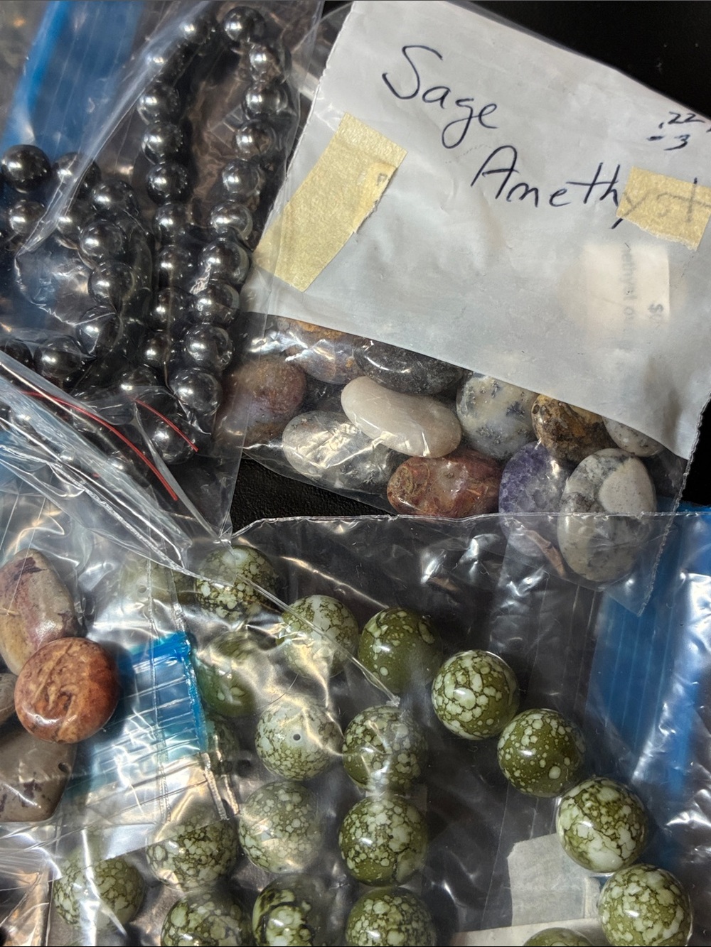 Lot to f 2+ pounds of assorted gemstone beads assorted sizes and colors - Picture 14 of 15